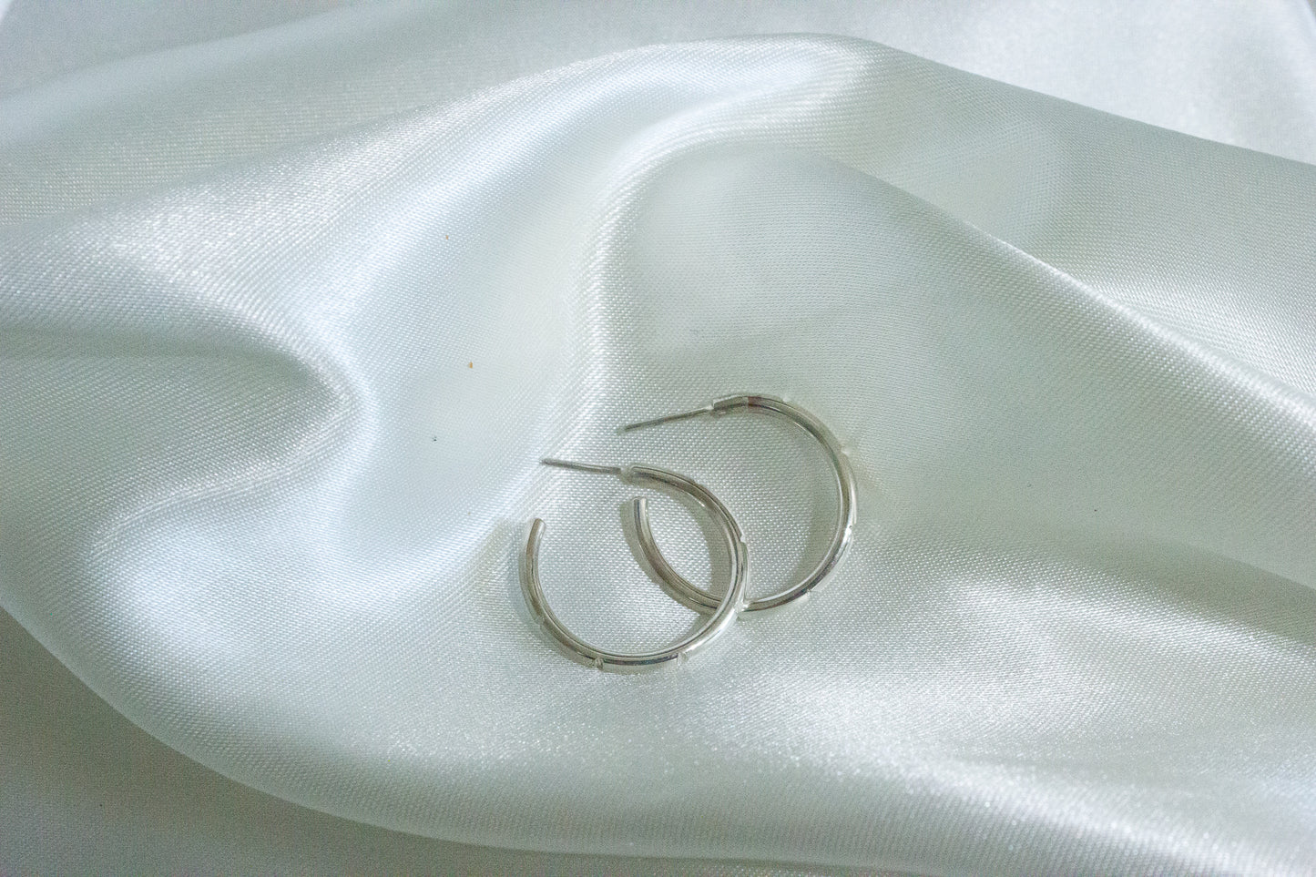 Inverted Knife Edge Textured Hoops